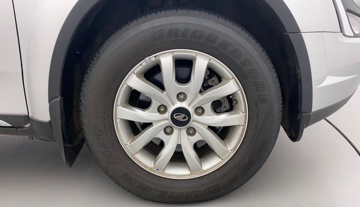 2018 Mahindra XUV500 W9, Diesel, Manual, 32,647 km, Right Front Wheel