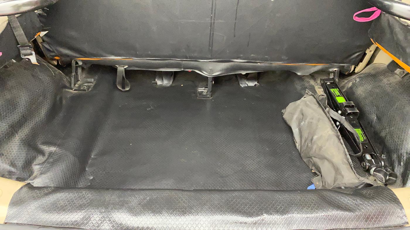 2019 Mahindra TUV300 T10, Diesel, Manual, 90,633 km, Boot Inside