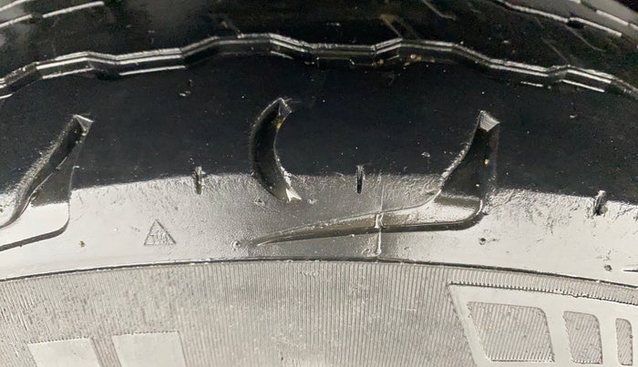 2019 Mahindra TUV300 T10, Diesel, Manual, 90,633 km, Right Rear Tyre Tread