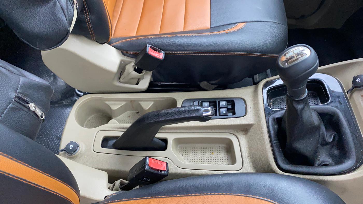 2019 Mahindra TUV300 T10, Diesel, Manual, 90,633 km, Gear Lever