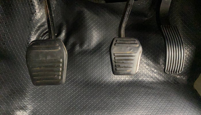 2019 Mahindra TUV300 T10, Diesel, Manual, 90,633 km, Pedals