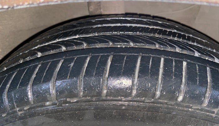 2017 Maruti Ciaz ALPHA 1.4 PETROL, Petrol, Manual, 15,213 km, Right Front Tyre Tread