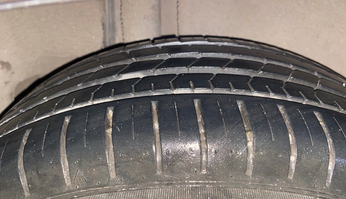 2017 Maruti Ciaz ALPHA 1.4 PETROL, Petrol, Manual, 15,213 km, Right Rear Tyre Tread