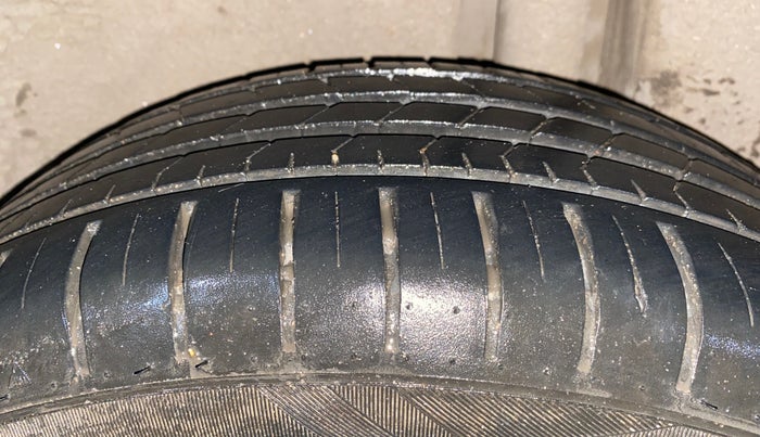 2017 Maruti Ciaz ALPHA 1.4 PETROL, Petrol, Manual, 15,213 km, Left Rear Tyre Tread