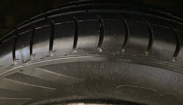 2017 Hyundai Grand i10 SPORTZ (O) 1.2 KAPPA VTVT, Petrol, Manual, 47,150 km, Right Front Tyre Tread