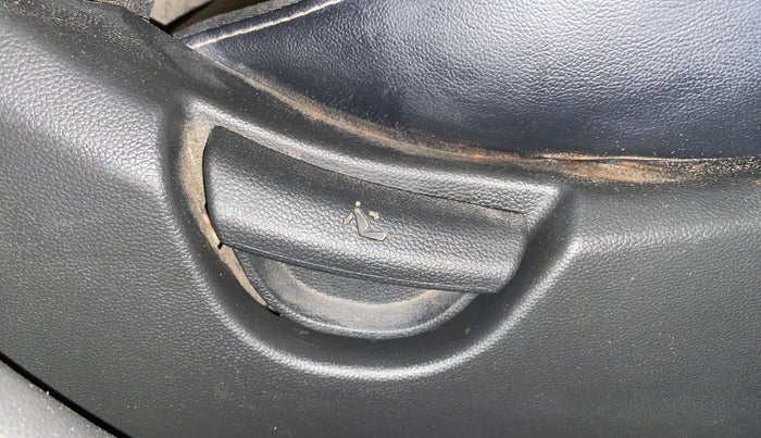 2017 Hyundai Grand i10 SPORTZ (O) 1.2 KAPPA VTVT, Petrol, Manual, 47,150 km, Driver Side Adjustment Panel