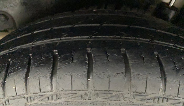 2011 Maruti Swift VXI, Petrol, Manual, 17,102 km, Left Rear Tyre Tread
