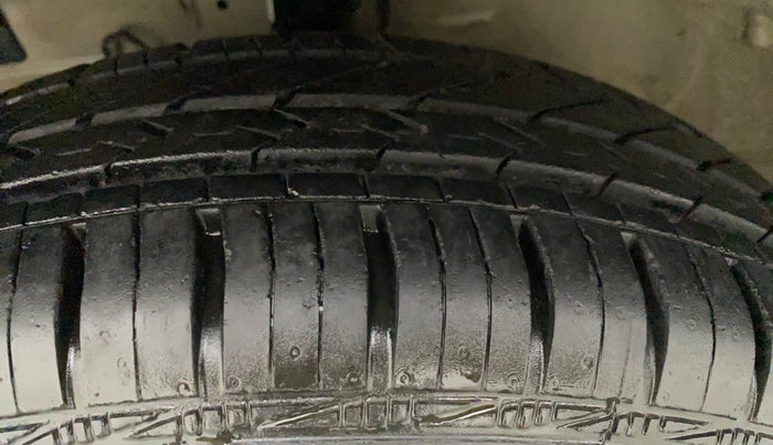 2011 Maruti Swift VXI, Petrol, Manual, 17,102 km, Left Front Tyre Tread