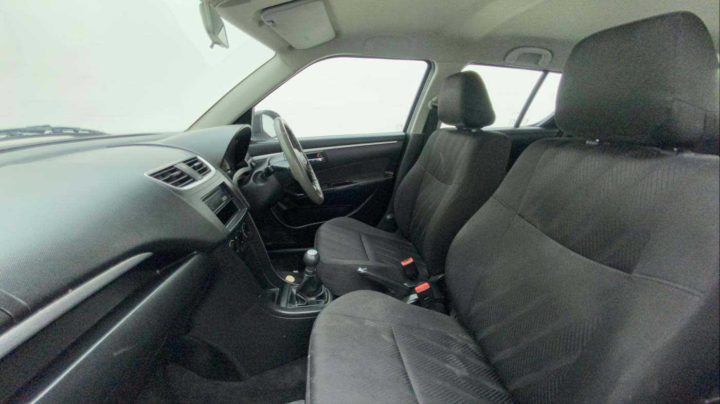2011 Maruti Swift VXI, Petrol, Manual, 17,102 km, Right Side Front Door Cabin