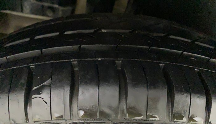 2011 Maruti Swift VXI, Petrol, Manual, 17,102 km, Right Rear Tyre Tread