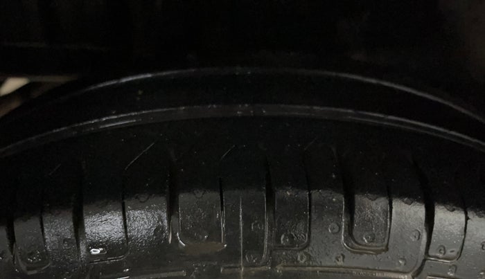 2016 Maruti Swift LXI (O), Petrol, Manual, 41,287 km, Right Rear Tyre Tread
