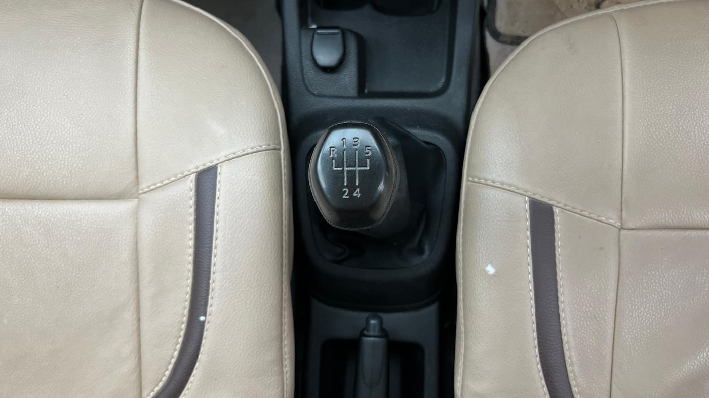 2017 Renault Kwid RXT 1.0, Petrol, Manual, 19,853 km, Gear Lever