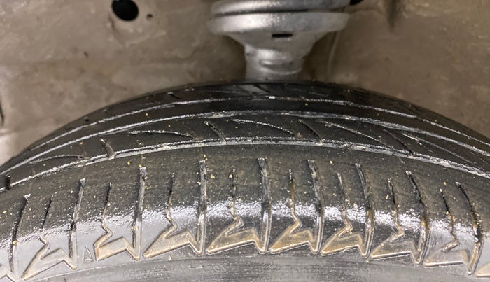 2010 Maruti Wagon R 1.0 VXI, Petrol, Manual, 80,511 km, Left Front Tyre Tread