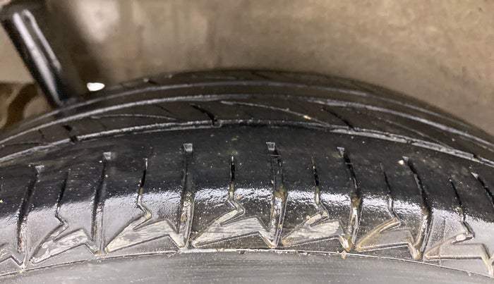 2010 Maruti Wagon R 1.0 VXI, Petrol, Manual, 80,511 km, Right Rear Tyre Tread
