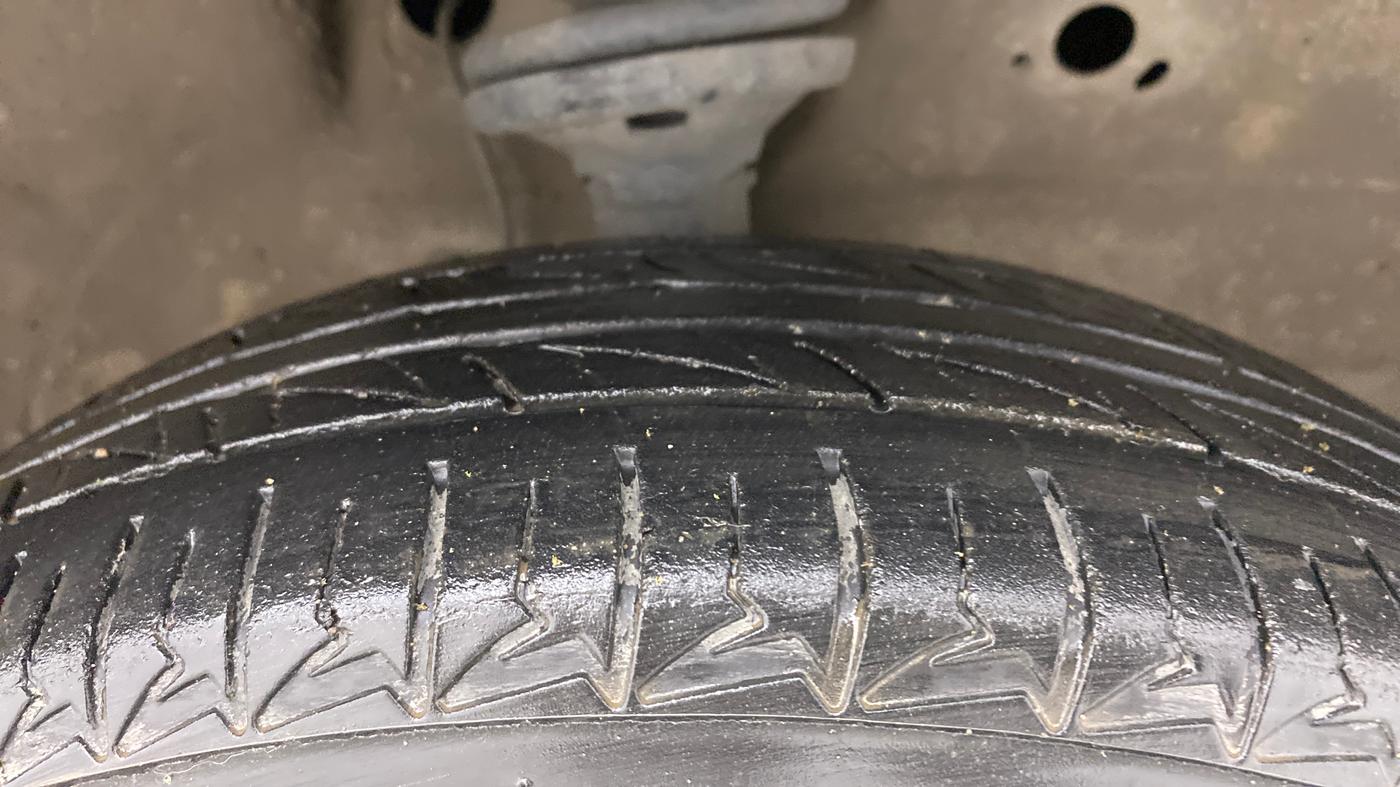 2010 Maruti Wagon R 1.0 VXI, Petrol, Manual, 80,511 km, Right Front Tyre Tread