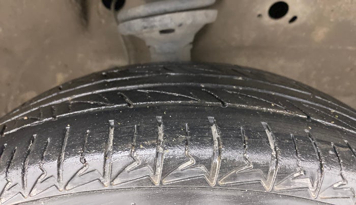 2010 Maruti Wagon R 1.0 VXI, Petrol, Manual, 80,511 km, Right Front Tyre Tread