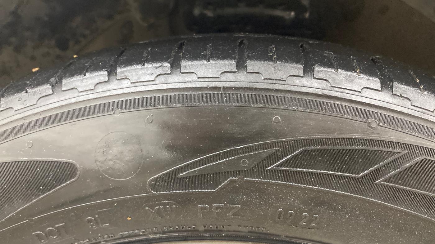 2015 Chevrolet Cruze LTZ, Diesel, Manual, 75,611 km, Left Front Tyre Tread
