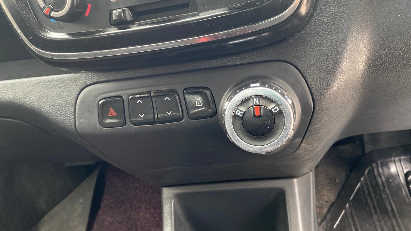 2016 Renault Kwid RXT 1.0 AMT, Petrol, Automatic, 51,319 km, Gear Lever