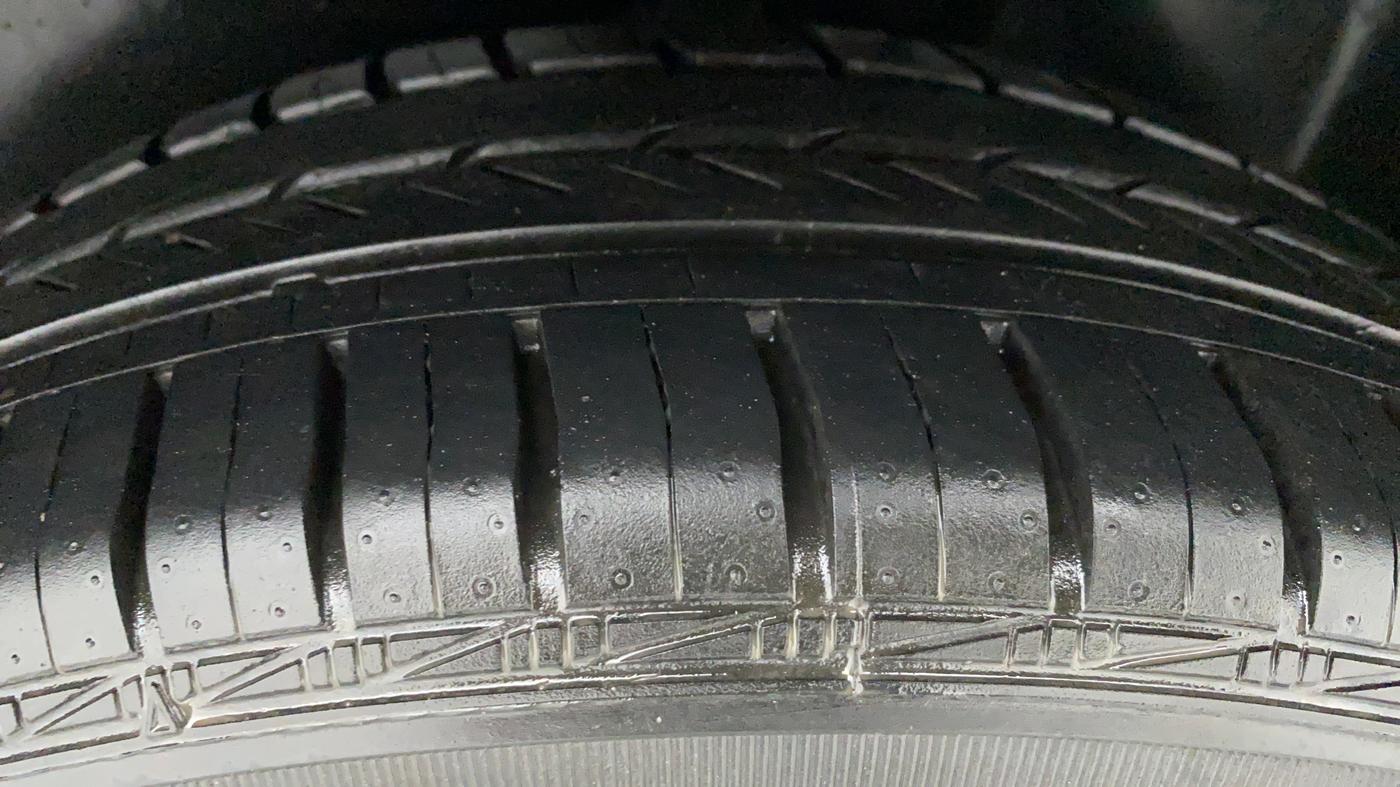 2017 Volkswagen Polo GT TSI 1.2 PETROL AT, Petrol, Automatic, 27,024 km, Left Rear Tyre Tread