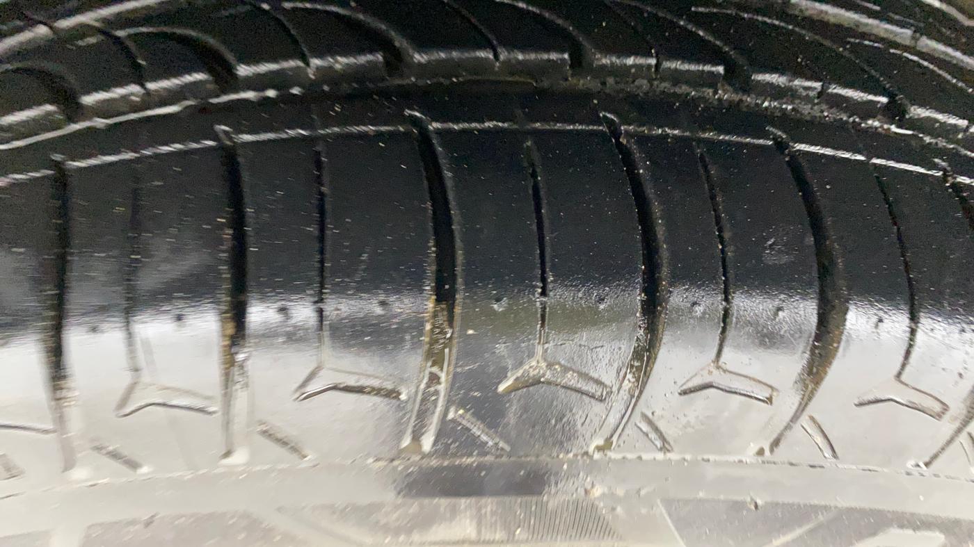 2016 Mahindra Kuv100 K6 6 STR, Petrol, Manual, 46,522 km, Left Front Tyre Tread