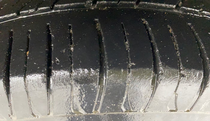 2016 Mahindra Kuv100 K6 6 STR, Petrol, Manual, 46,522 km, Left Rear Tyre Tread