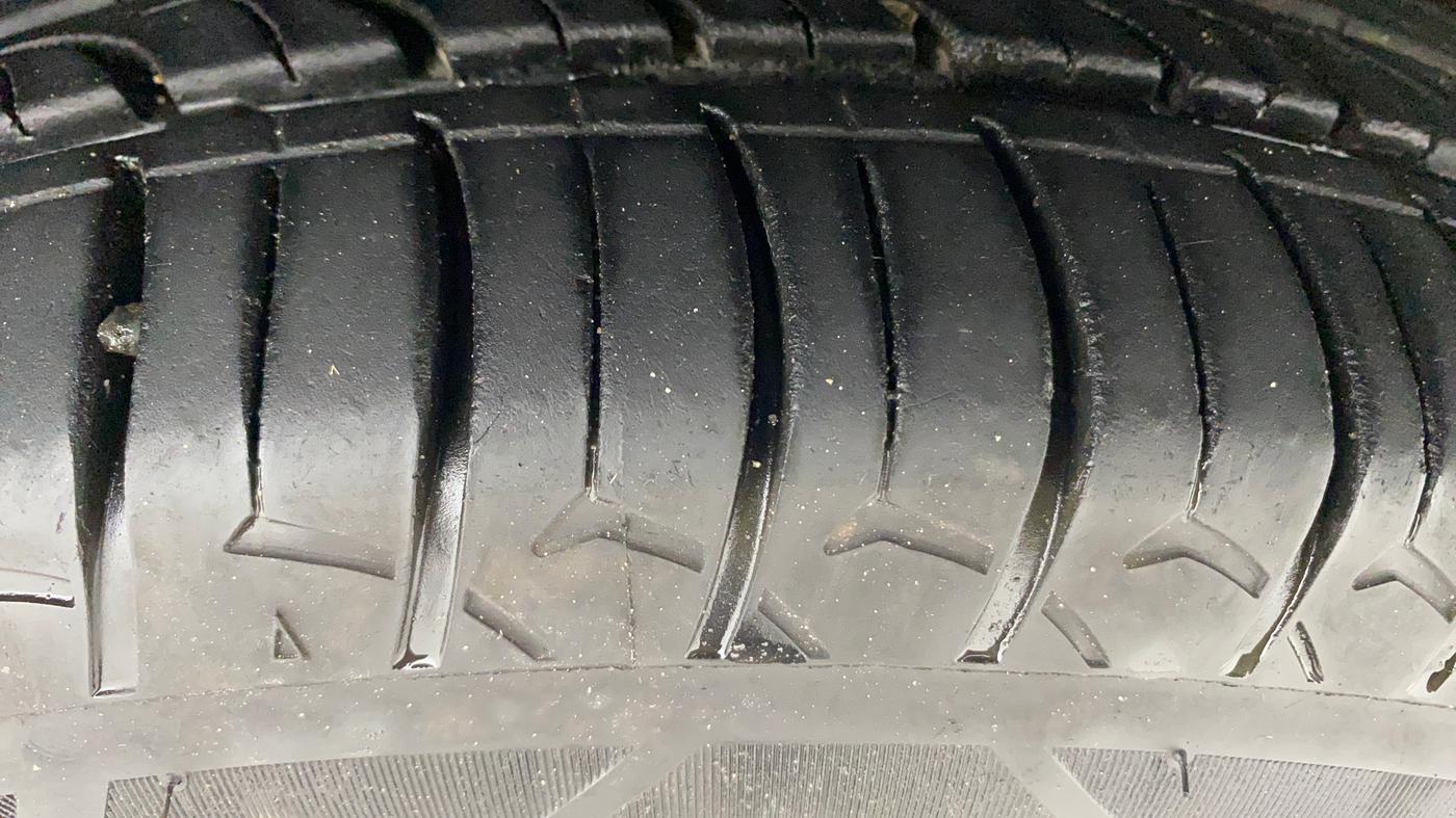 2016 Mahindra Kuv100 K6 6 STR, Petrol, Manual, 46,522 km, Right Front Tyre Tread