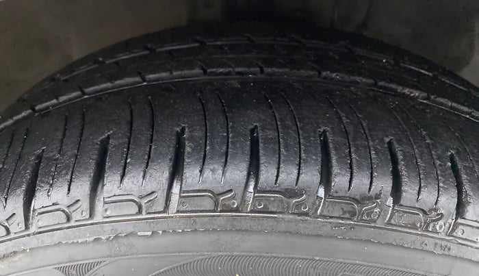 2013 Hyundai i20 SPORTZ 1.2 VTVT, Petrol, Manual, 54,745 km, Right Front Tyre Tread