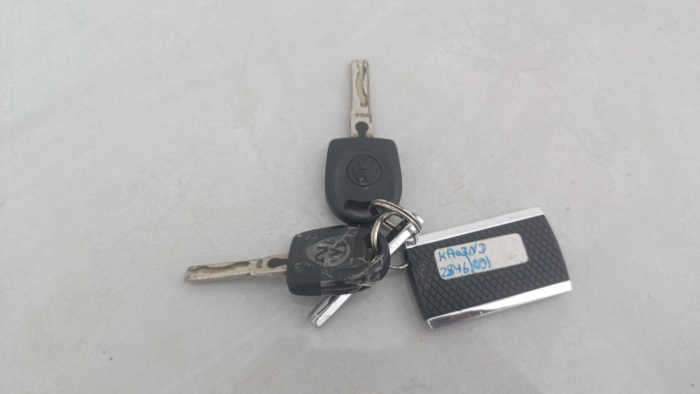 2018 Volkswagen Polo TRENDLINE 1.0L, Petrol, Manual, 43,491 km, Key Close Up