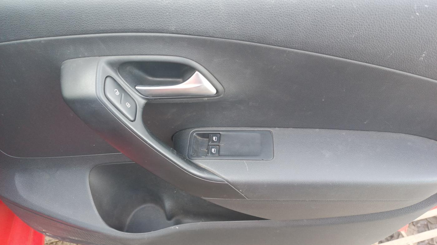 2018 Volkswagen Polo TRENDLINE 1.0L, Petrol, Manual, 43,491 km, Driver Side Door Panels Control