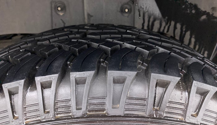 2017 Mahindra TUV300 T10 MT, Diesel, Manual, 63,628 km, Left Rear Tyre Tread