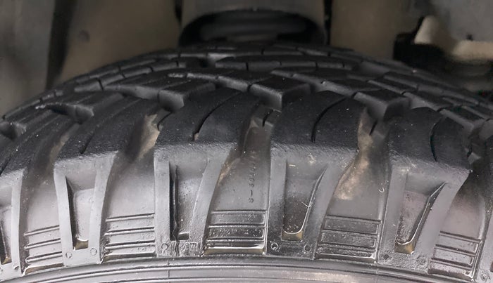 2017 Mahindra TUV300 T10 MT, Diesel, Manual, 63,628 km, Right Front Tyre Tread