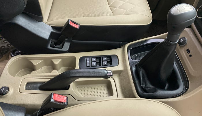 2017 Mahindra TUV300 T10 MT, Diesel, Manual, 63,628 km, Gear Lever