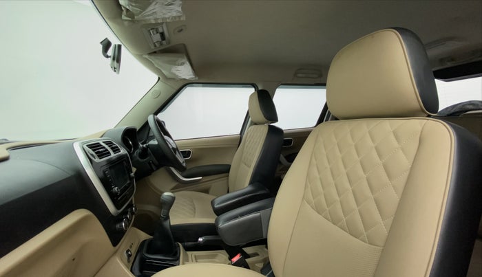 2017 Mahindra TUV300 T10 MT, Diesel, Manual, 63,628 km, Right Side Front Door Cabin