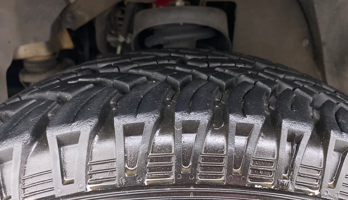 2017 Mahindra TUV300 T10 MT, Diesel, Manual, 63,628 km, Left Front Tyre Tread