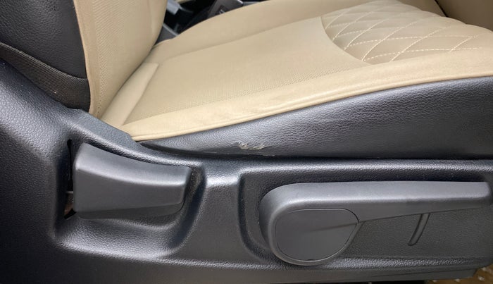 2017 Mahindra TUV300 T10 MT, Diesel, Manual, 63,628 km, Driver Side Adjustment Panel