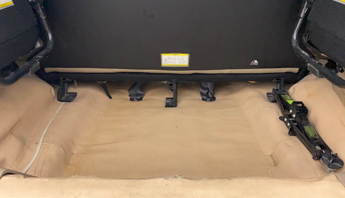 2017 Mahindra TUV300 T10 MT, Diesel, Manual, 63,628 km, Boot Inside