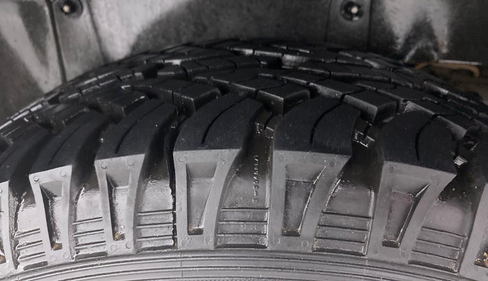 2017 Mahindra TUV300 T10 MT, Diesel, Manual, 63,628 km, Right Rear Tyre Tread