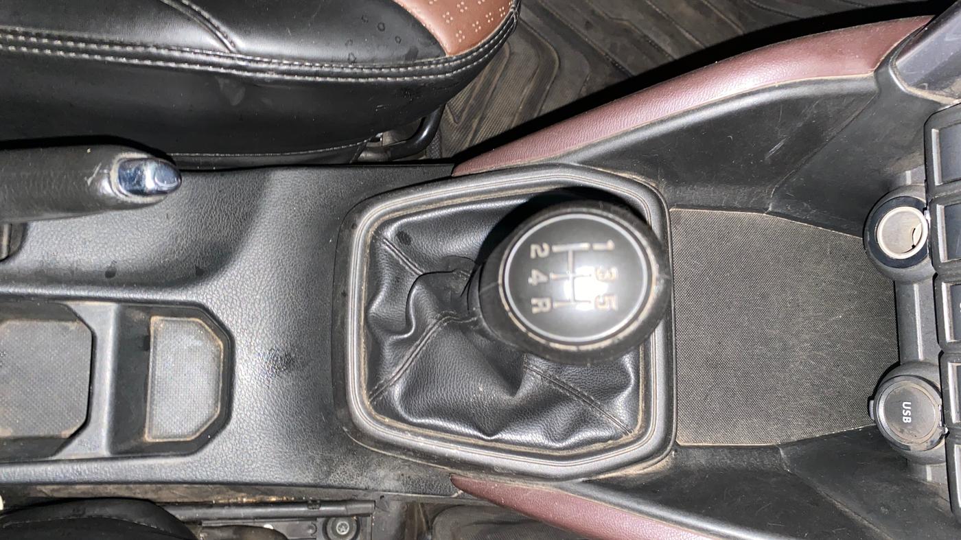 2023 Maruti Grand Vitara DELTA SMART HYBRID, Petrol, Manual, 47,051 km, Gear Lever