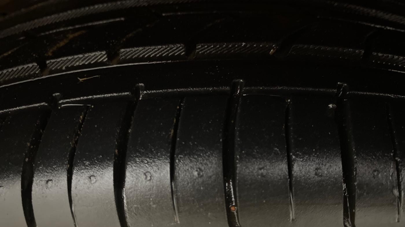 2021 Volkswagen Polo HIGHLINE PLUS 1.0, Petrol, Manual, 59,118 km, Right Front Tyre Tread