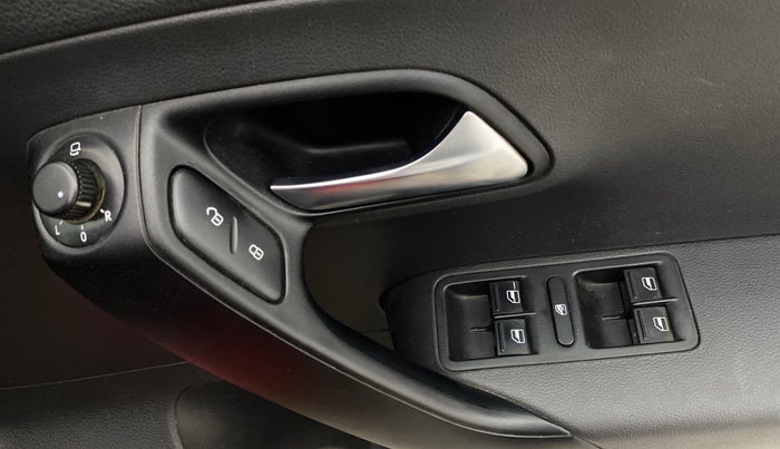 2021 Volkswagen Polo HIGHLINE PLUS 1.0, Petrol, Manual, 59,118 km, Driver Side Door Panels Control