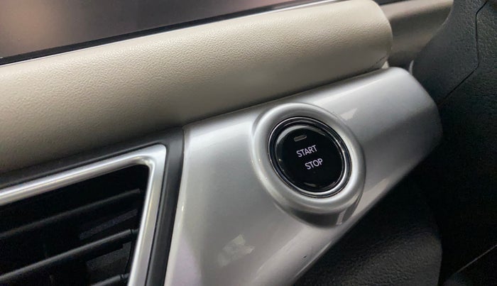 2022 Mahindra XUV700 AX 7 LUXURY P AT 7 STR, Petrol, Automatic, 46,504 km, Keyless Start/ Stop Button