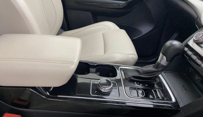 2022 Mahindra XUV700 AX 7 LUXURY P AT 7 STR, Petrol, Automatic, 46,504 km, Gear Lever