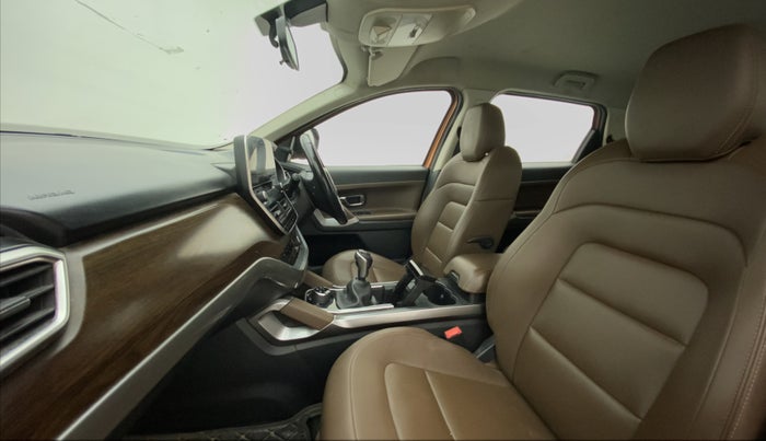 2019 Tata Harrier XZ 2.0L, Diesel, Manual, 72,524 km, Right Side Front Door Cabin