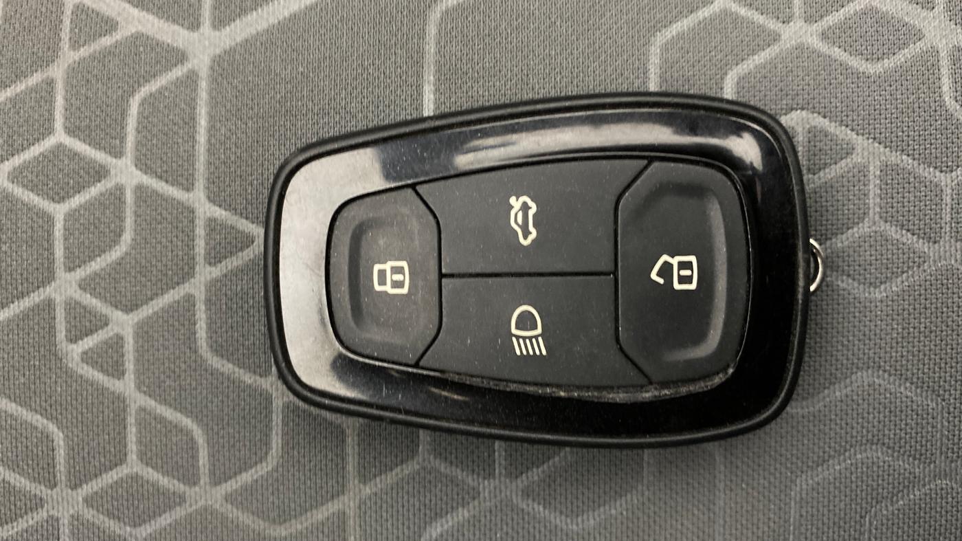 2021 Tata ALTROZ XZ PETROL, Petrol, Manual, 31,421 km, Key Close Up