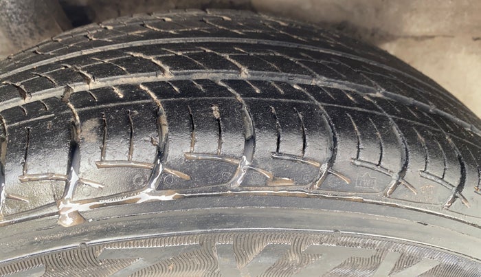 2017 Honda Brio S MT, Petrol, Manual, 98,398 km, Right Rear Tyre Tread