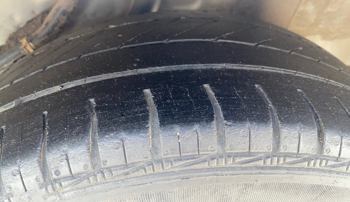 2017 Honda Brio S MT, Petrol, Manual, 98,398 km, Left Rear Tyre Tread