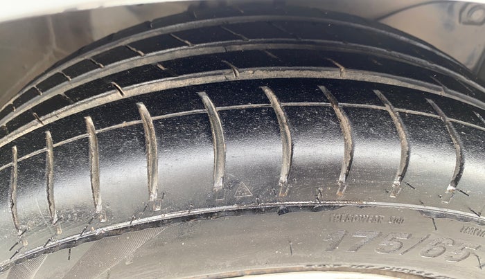 2017 Honda Brio S MT, Petrol, Manual, 98,398 km, Right Front Tyre Tread