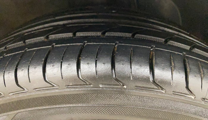 2022 Hyundai NEW I20 SPORTZ 1.5 MT, Diesel, Manual, 76,841 km, Right Front Tyre Tread