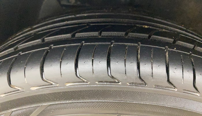 2022 Hyundai NEW I20 SPORTZ 1.5 MT, Diesel, Manual, 76,841 km, Left Front Tyre Tread