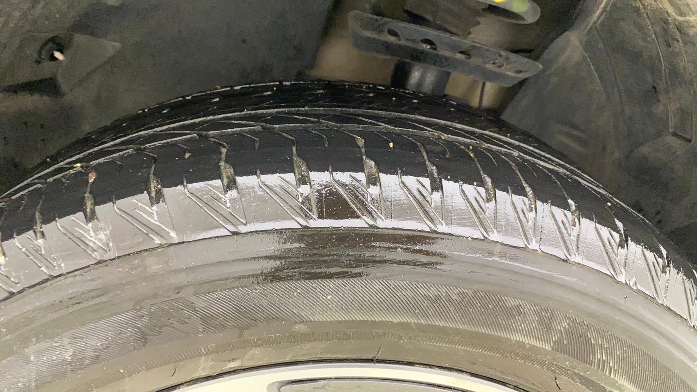 2024 Tata Safari ADVENTURE PLUS, Diesel, Manual, 29,863 km, Left Front Tyre Tread